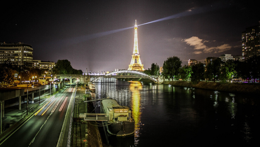 Eiffelturm-bei-Nacht