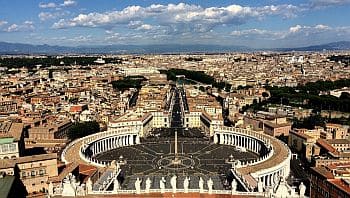 der Petersplatz im Vatikanstaat